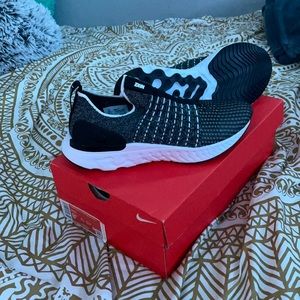 Nike React Phantom Run Fk 2. size 8.5